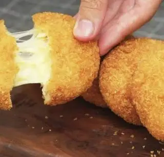 Hình ảnh Bánh gà phô mai ( 1 cái )