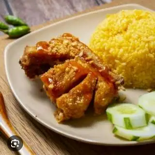 Cơm gà xối mỡ má đùi - 58.000 ₫ tại Tiệm Cơm Gà Nghĩa - Âu Dương Lân
