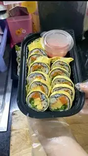 Hình ảnh Kimbap trứng - nhân trứng - thanh cua