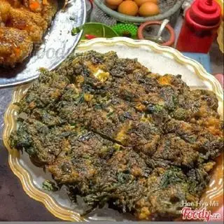 Hình ảnh Trứng rán ngải cứu 