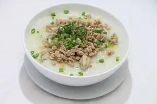 Cháo thịt bằm - 30.000 ₫ tại Cháo Trắng Lá Dứa - Nơ Trang Long