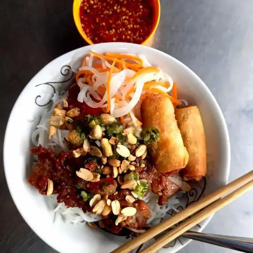 Bún thịt nướng chả giò - 47.000 ₫ tại Bún Thịt Nướng Cô Ba - Tôn Đản