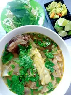 Hình ảnh Bún bò tô thường ( Thịt bò nạm+ chả)