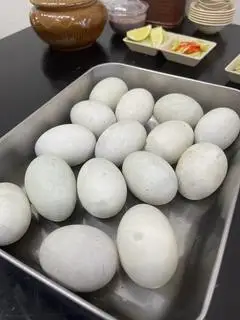 hột vịt lộn - 15.000 ₫ tại Bún Riêu Tốp Mỡ Hà Nội 1984 - Phạm Văn Ngôn
