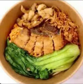 Cơm Chiên Heo Quay Da Giòn Tóp Mỡ - 58.000 ₫ tại Mì Xào Cơm Chiên Bánh Mì Cá Viên Tân Ký – Nguyễn Lâm