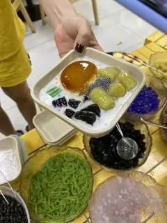 Hình ảnh Chè khoai dẻo bánh flan