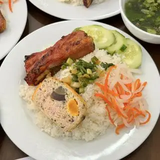 Hình ảnh Cơm tấm sườn cọng nướng