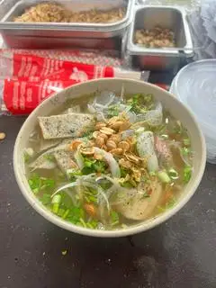 Bún chả cá đặc biệt: full topping - 84.000 ₫ tại Bánh Canh Hẹ 18A - Nguyễn Thị Minh Khai