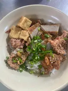 Hình ảnh Bún riêu chả cá, riêu tôm ( nhiều chả cá + riêu tôm)