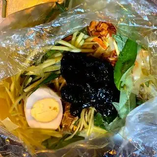 Bánh tráng trộn - 35.000 ₫ tại Cô Hương - Gỏi Khô Bò & Bánh Tráng Trộn - Lê Văn Duyệt
