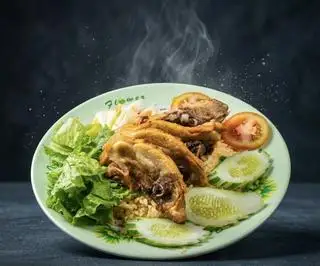 Hình ảnh Cơm ức gà vừa