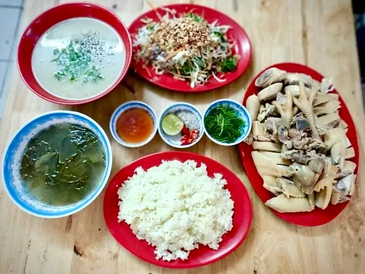 Hình ảnh Gà nguyên con - cháo gỏi