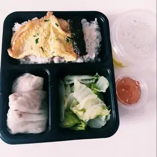 Hình ảnh Cơm Cải cuốn thịt, chả lá lốt, trứng rán hành