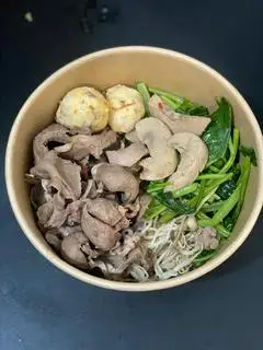 Hình ảnh Mì tim cật chua cay