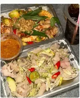 Hình ảnh combo chân gà rút xương sốt thái +chân gà rút xương sả tắc (tặng coca và ly đá)