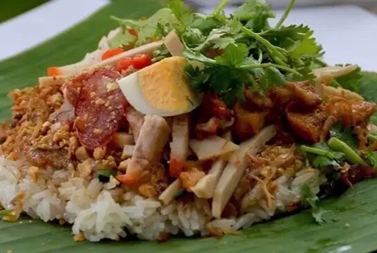 Xôi mặn + trà tắc (ly lớn) - 50.000 ₫ tại Xôi Bình Tiên - Lý Thái Tổ