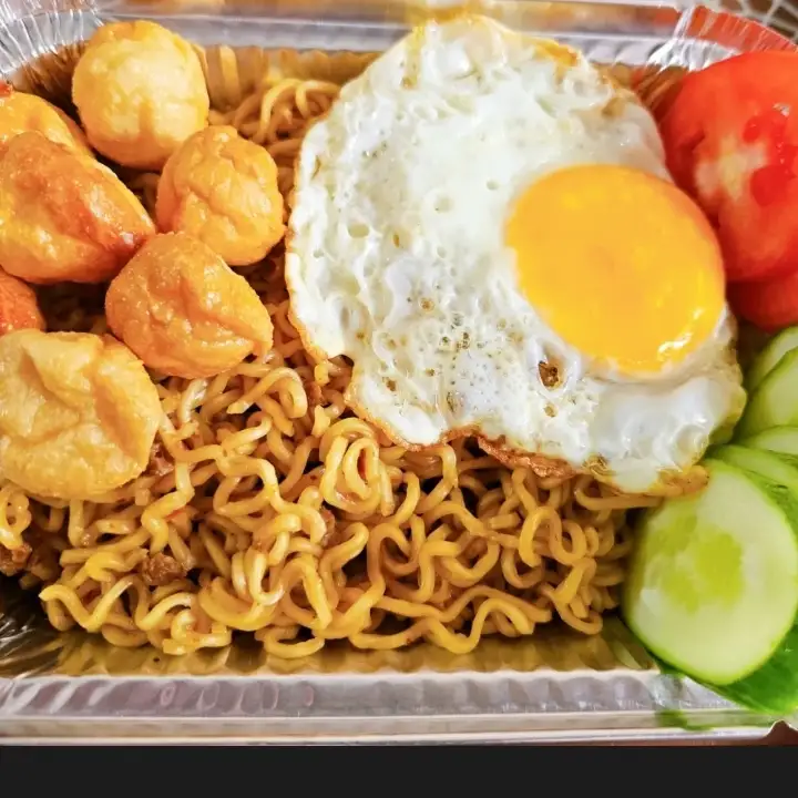 Mì trộn indomie tôm viên+trứng  - 55.000 ₫ tại PONY FRUIT - Trái Cây Cắt Sẵn & Mì Trộn Indomie Cá Viên  - Đường 44