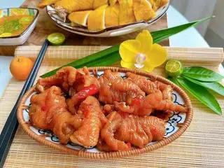 Hình ảnh Chân gà rút xương ủ xì dầu - phần