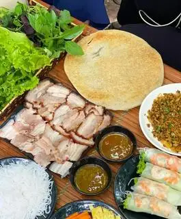 Hình ảnh Bánh tráng cuốn thịt heo chiên