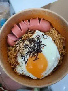 Mì cay samyang xúc xích trứng - 99.000 ₫ tại Mì Trộn Cay Phô Mai & Sa Tế 229 - Lê Quang Định