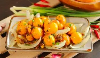 Hình ảnh Trứng non cháy tỏi 1 phần