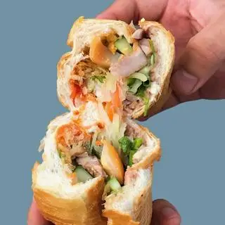 Bánh mì thập cẩm ổ - 30.000 ₫ tại Bánh Mì Chấm Hung Tubes - Nam Kỳ Khởi Nghĩa