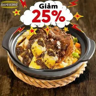 Hình ảnh Cơm Thố Bò Sốt Tiêu Đen Trứng Cuộn
