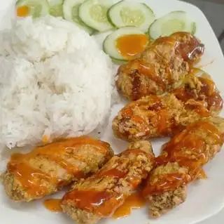 Hình ảnh cơm khúc cánh giữa chiên bột sốt mắm tỏi 1 phần 3miếng