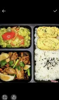 Hình ảnh Cơm Đùi Gà Sốt Nấm