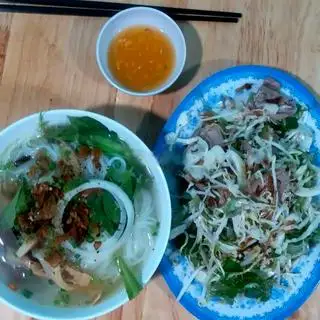 Cháo gỏi thịt gà - lòng 1 người - 93.000 ₫ tại Cháo Gỏi Vịt 615 - Huỳnh Tấn Phát