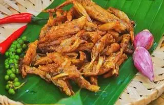 cơm thập cẩm+ cá cơm chay - 28.000 ₫ tại Cơm Chay Diệu Thiện - Nguyễn Xí