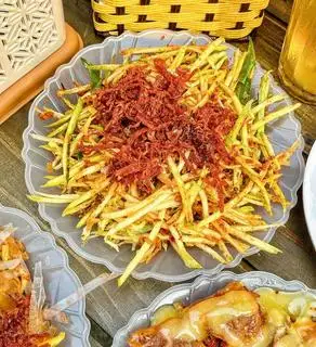Hình ảnh Gỏi xoài bào sốt mắm bò khô Đà Nẵng