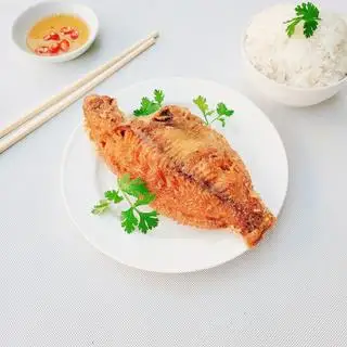 Hình ảnh Cơm cá diêu hồng nhỏ chiên mắm tỏi