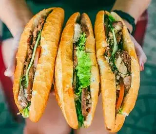 2 Bánh mì bò trứng - 2 ly coca - 84.000 ₫ tại Hello Bánh Mì Hamburger & Chicken - Đường 49