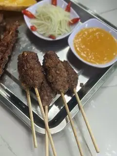Hình ảnh Bánh mì thịt bò nướng ngập sốt bơ pate
