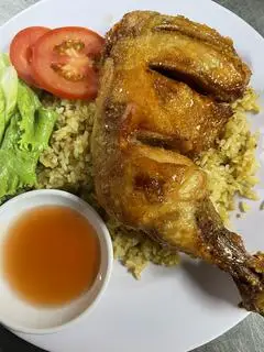 Hình ảnh Cơm chiên đùi gà góc tư + sting 