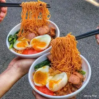 Hình ảnh  Mì trộn thập cẩm Indomie đặc biệt 