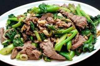 Bò + rau - 27.000 ₫ tại Cơm Chiên 26 - Nguyễn Trung Ngạn