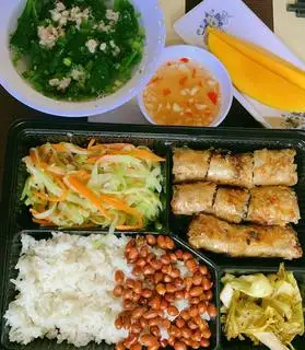 cơm nem rán - 70.000 ₫ tại Nhà Hàng Bông Cải Xanh - Cơm Trưa Văn Phòng - Lý Tự Trọng