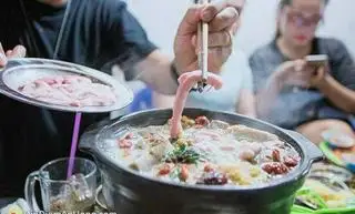 lẩu dê - ( lớn)-  bao gồm: rau, mì đậu hủ - 350.000 ₫ tại Lẩu Dê Cây Dừa - Bình Đông