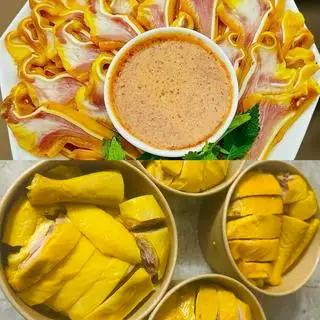 Hình ảnh Gà Ủ Muối Nguyên Con + Tai Heo Ủ Muối