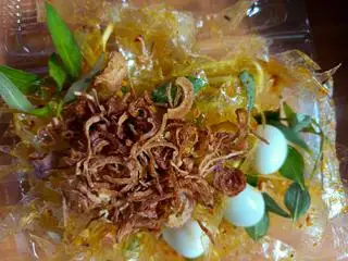Hình ảnh Bánh tráng dẻo ủ bơ trộn hành phi - muối - sate