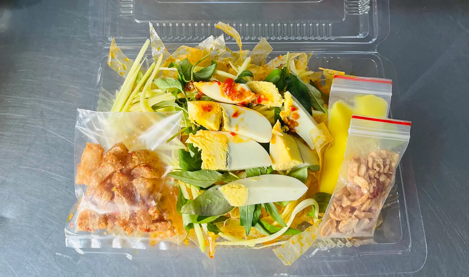 Bánh tráng trộn tóp mỡ - 28.000 ₫ tại Bánh Tráng Chị Ba - Tôn Thất Thuyết