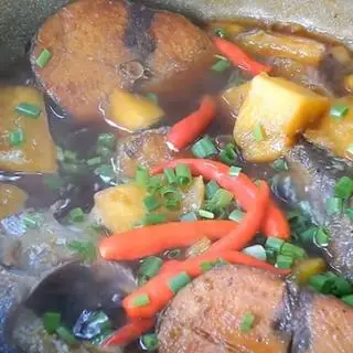Hình ảnh Cơm cá ngừ kho thơm 