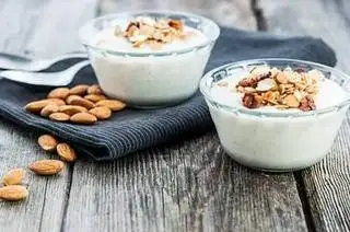 Sữa chua hạnh nhân  - 44.000 ₫ tại Trà Sữa & Trà Trái Cây Nhà Pu - Chu Văn An