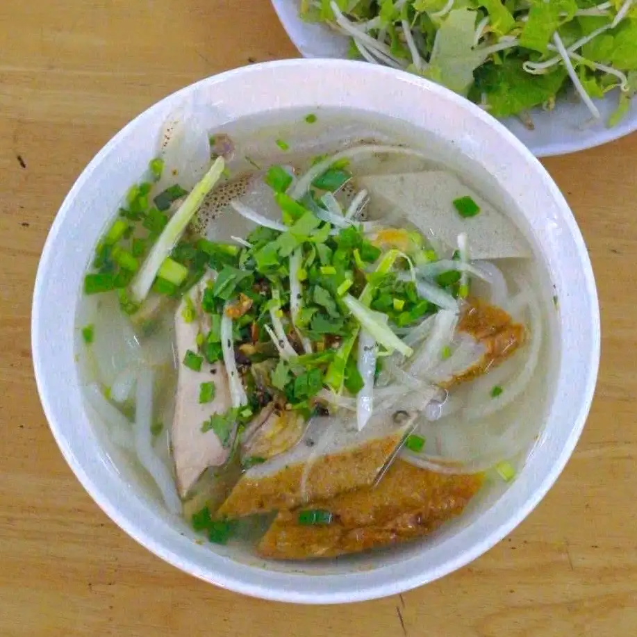 Bánh Canh Chả-Cá-Sứa (sứa để bên ngoài) - 55.000 ₫ tại Bánh Canh Chả Cá Mẹ Đông - Phan Văn Hân