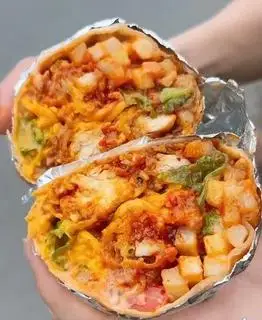 Tacos gà chiên dòn cay tê L - 70.000 ₫ tại Tacos Huynh Đệ - Lê Văn Thọ