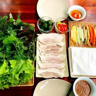 Hình ảnh Bánh tráng cuốn thịt heo hấp