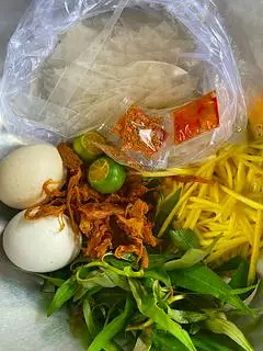 Bánh Tráng Muối Sa Tế Tự Trộn T. Gà - 30.000 ₫ tại Bánh Tráng Trộn Cô Bông Thủ Thiêm - Đường Số 15