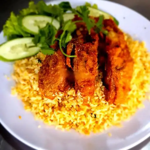 Cơm gà xối mỡ - 73.000 ₫ tại Triều Ký - Cơm Gà Xối Mỡ & Hủ Tiếu Xào - Quang Trung